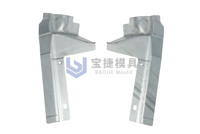 奔馳-縱梁蓋板RE-CR330Y590T-浙江寶捷模具科技有限公司